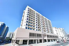 Spacious 2BHK with Kitchen appliances , gym, pool for family only