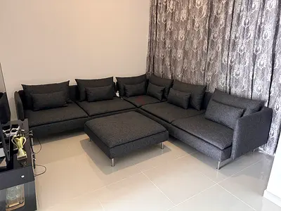 IKEA SÖDERHAMN corner sofa w ottoman in dark grey.