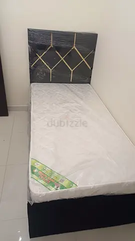 Luxurious Bed with Elegant Headboard for Sale! 90X190 CM