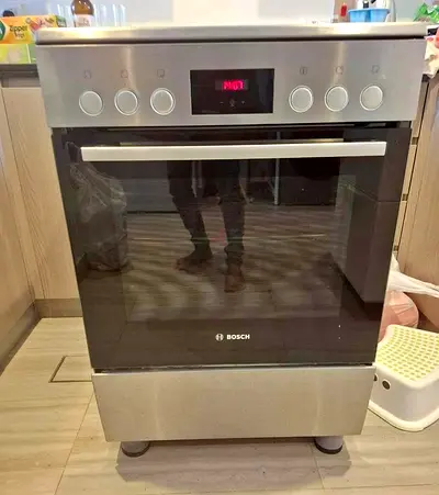 Bosch New Model Freestanding Electric Cooker Stove 60x60cm HKQ38A150M