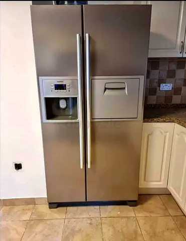 Siemens Side by Side Refrigerator with Water Dispenser Ice Maker
