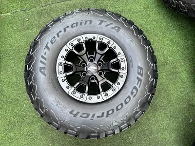 4x original Raptor 17” rims + 37x12.50R17 Bfgoodrich KO2