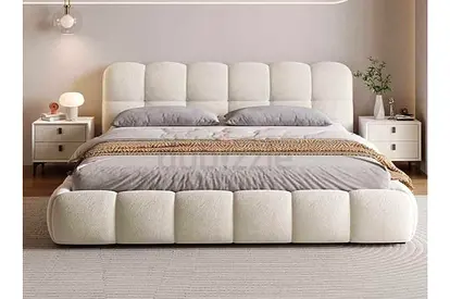 Luxurious and Contemporary Bedroom Retreat: Elegant Bed Set