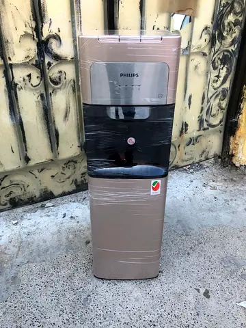 Bottom load water dispenser