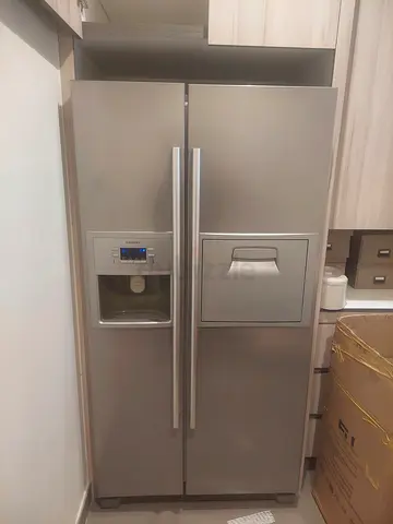 Siemens Side by Side Refrigerator with Water Dispenser Ice Maker