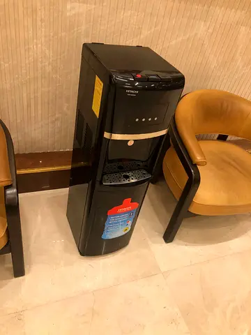 Bottom load water dispenser