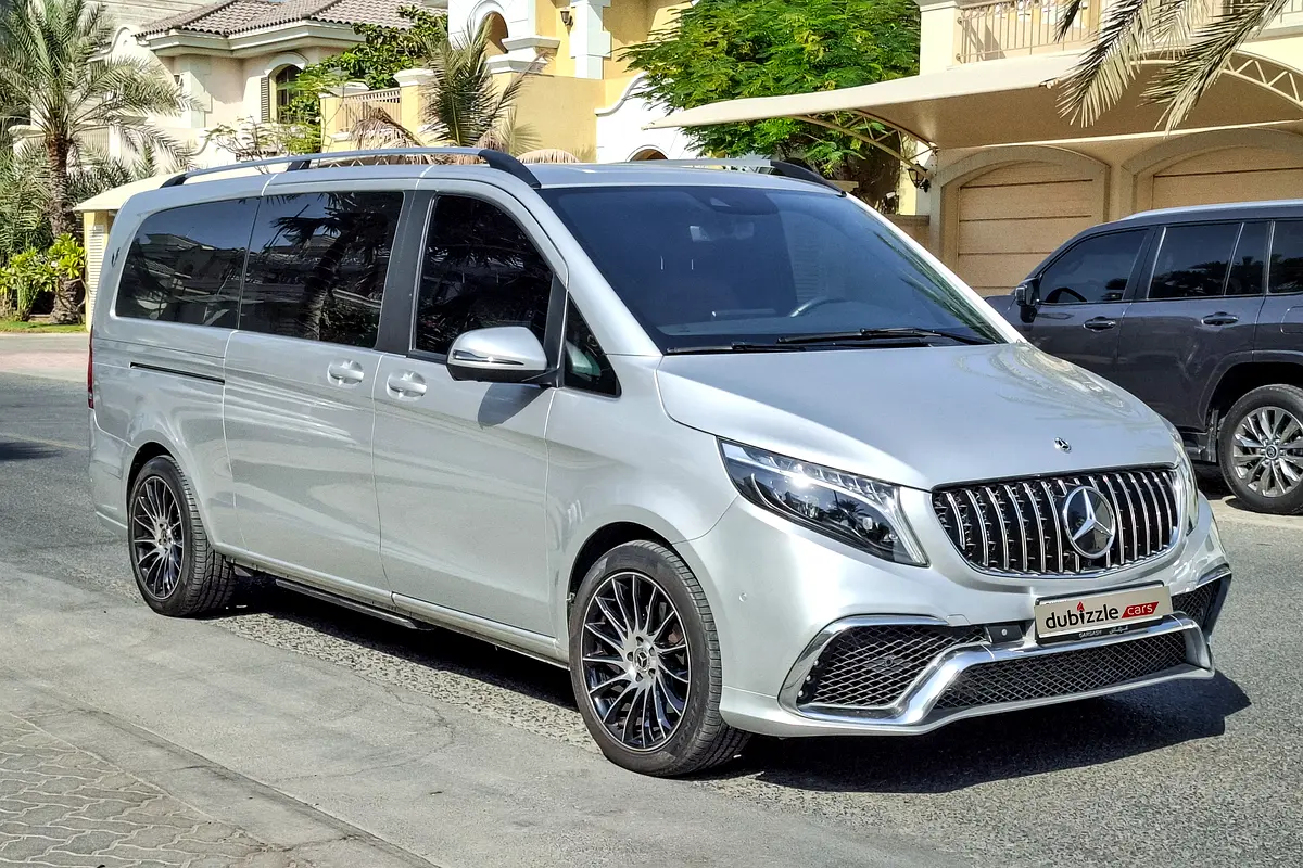 Mercedes-Benz V-Class 2023 — photo 1 of 17