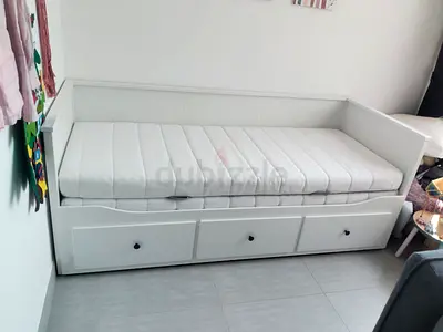 ‎IKEA Hamnes Day bed with 3 storage drawers underneath and with 2 IKEA mattresses is available in e