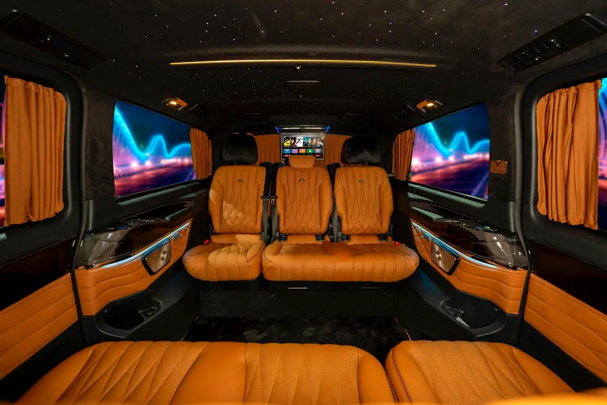 Mercedes-Benz V-Class 2026 — photo 1 of 17