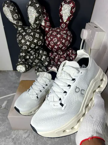 ON Cloudsurfer Max ‘White’