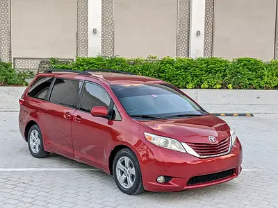Toyota Sienna 2015 Mid Option With Navigation In Perfect Condition 7 Seater Flawless Family Van