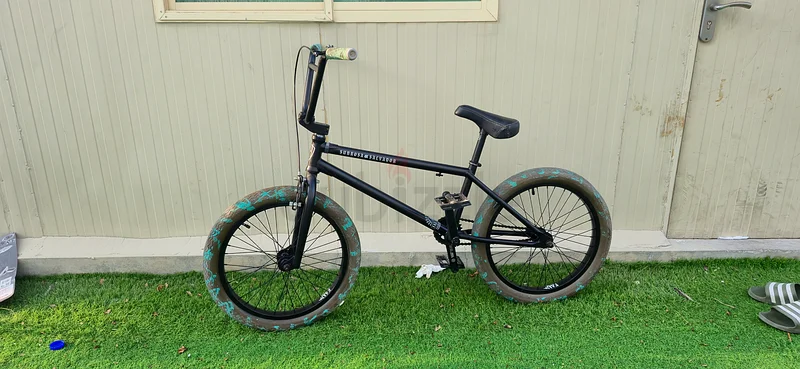 Custom BMX Bike Ready for Stunts and Tricks! subrosa bmx 20 inch