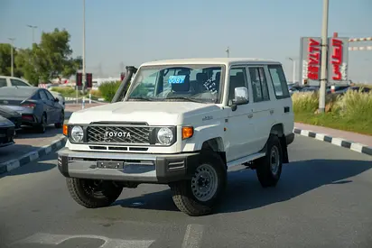2025
TOYOTA LC76 2.8L T/DSL-E M/T 
White / beige