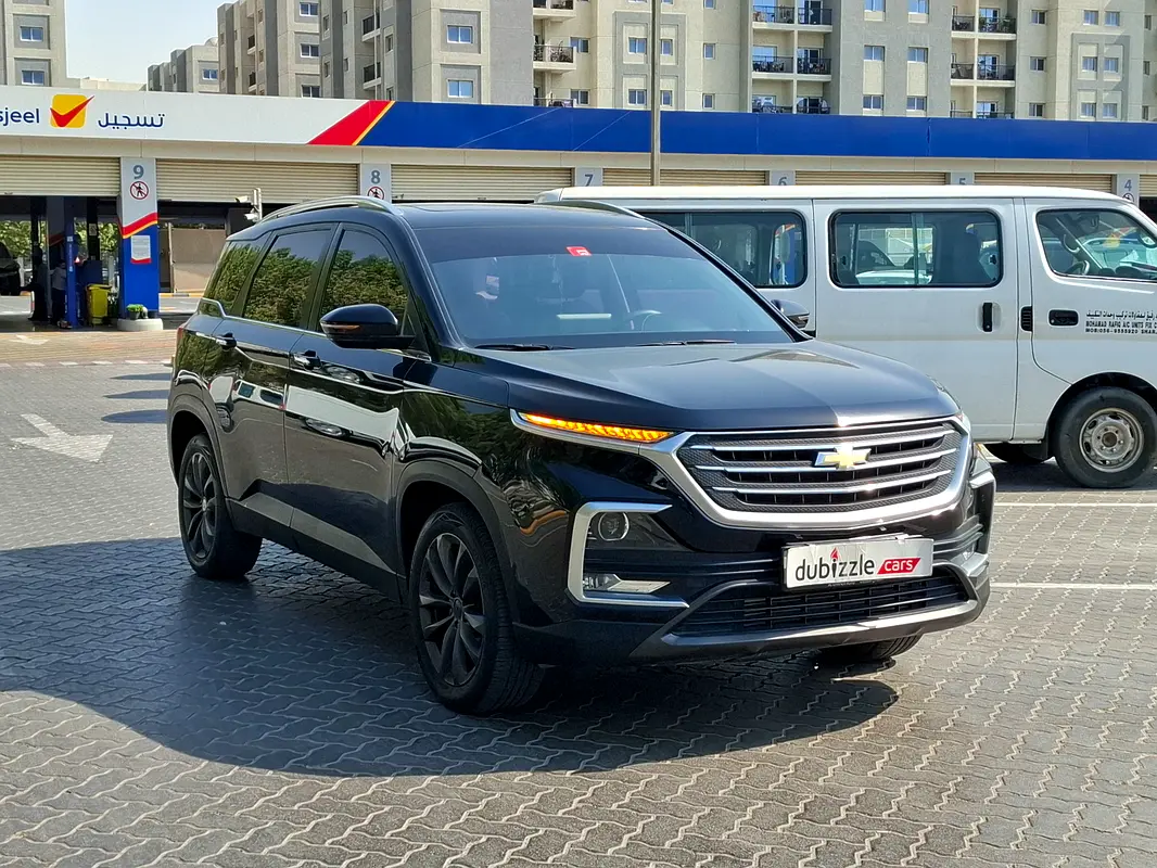 Chevrolet Captiva 2023 — photo 1 of 15