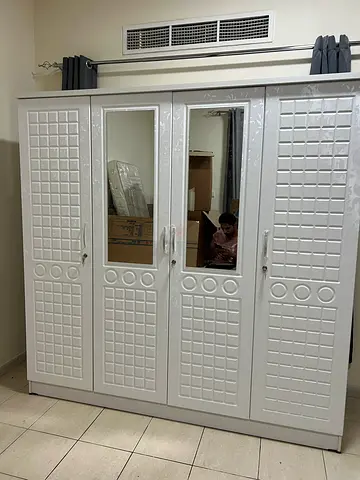 Hi I want to sale 4 door cabinet brand new
