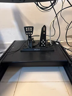 Full racing rig - Moza R9, RTX 5090 GPU, Triple 120 Hz screen | dubizzle