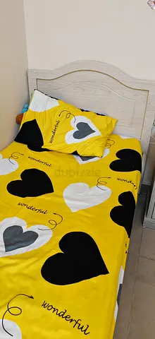 Single wood bed