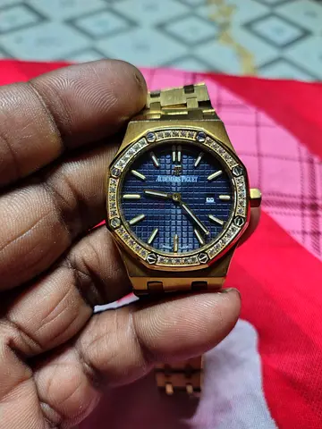 Elegant Mens Watch with Diamond Accents