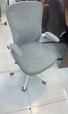 Medium back mesh chair