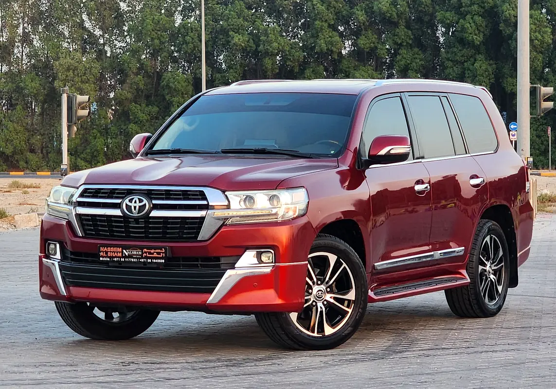 Toyota Land Cruiser 2010 — photo 1 of 16