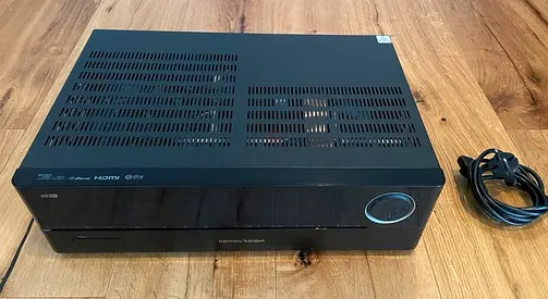 5.1 HARMAN KARDON AVR 151 AMPLIFIER