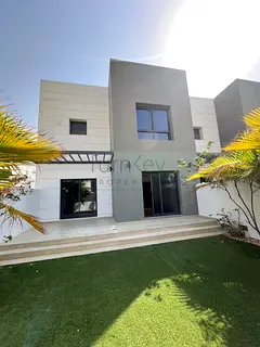 SPACIOUS UNIT | 4 Bed + Maids + Store
