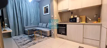Bright 1BHK in Zada Tower | Monthly Stays | High‑Speed WiFi + Workspace