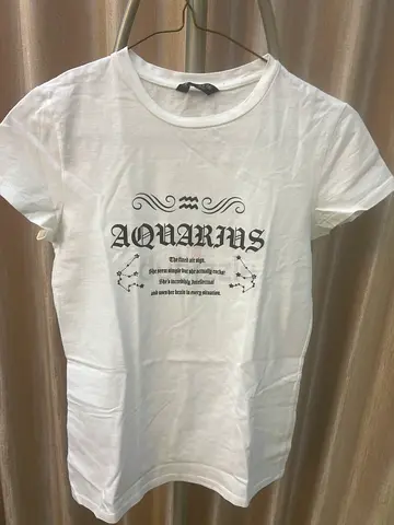 Stylish Aquarius Graphic T-Shirt for Star Sign Lovers