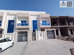 Two-story townhouse villa with a roof at a very special price / including fees, freehold near the mo
