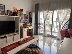 Vacant | Close to Mall &amp; Bus Stop | Keen to Sell