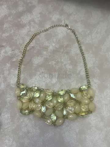 Stunning Elegant Necklace with Gemstone Accents