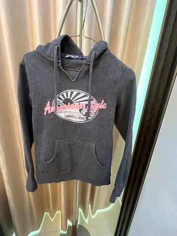 Stylish Gray Hoodie - Perfect for Any Occasion!