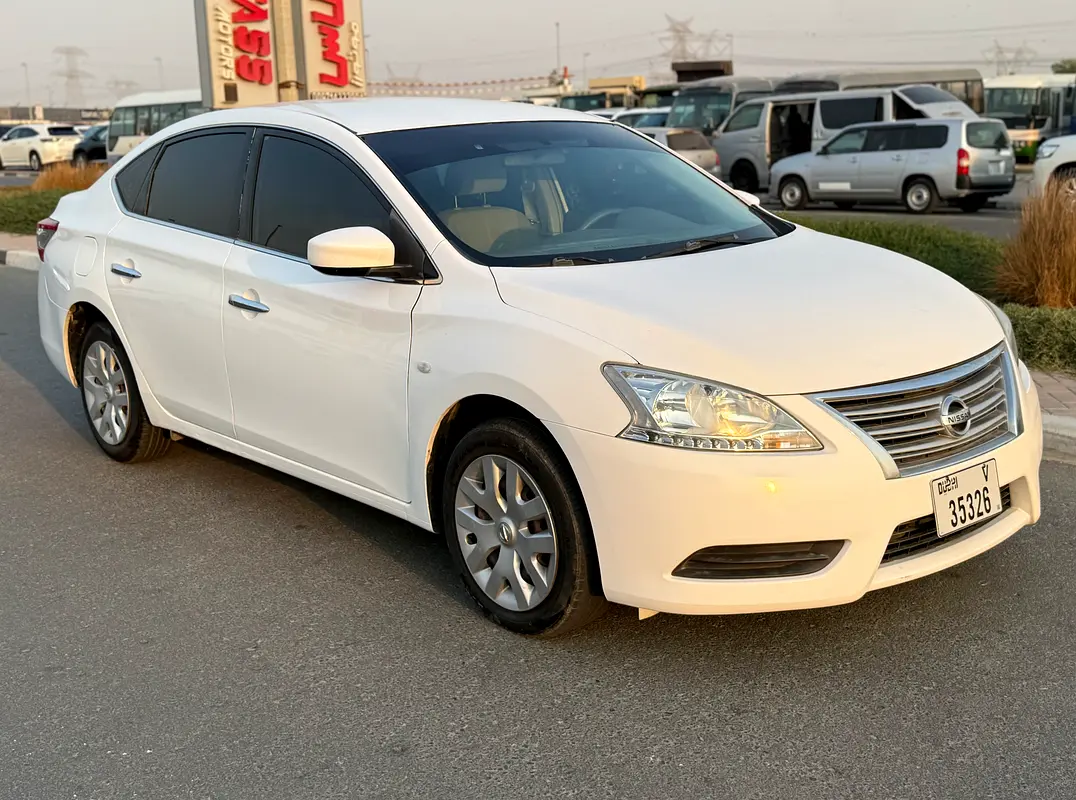 Nissan Sentra 2020 — photo 1 of 14