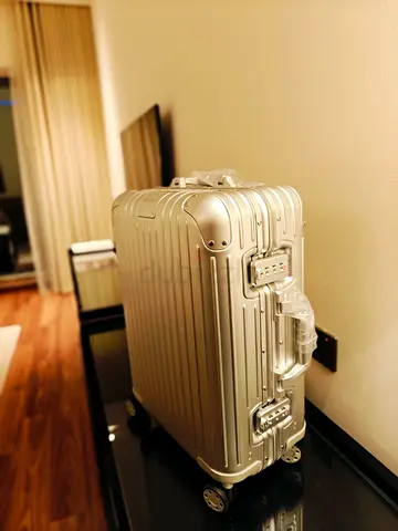 Suitcase aluminum