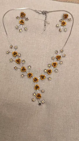 Elegant Floral Necklace and Earrings Set