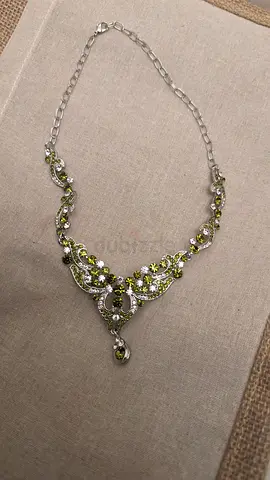 Elegant Green and Silver Necklace