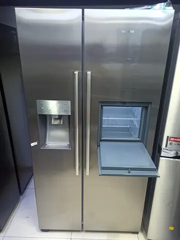 Siemens iQ700 side by side fridge with water dispenser ice maker mini bar