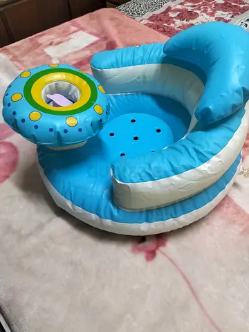 Inflatable baby seat