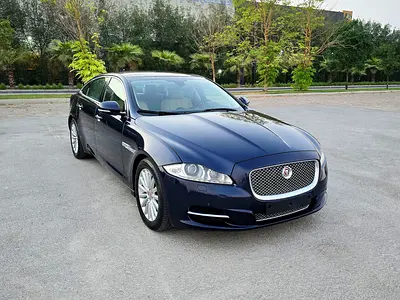 Jaguar XJ-L 2015 Blue | 2.0L- 4 Cylinder | Turbocharged| Panoramic | Full Service History | GCC Spec