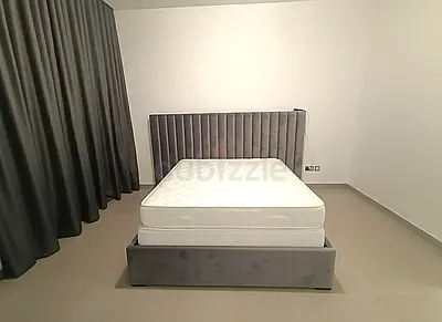 Drop price Urgent Sale Luxurious Queen Size Bed Frame near Reem Island and mattress
