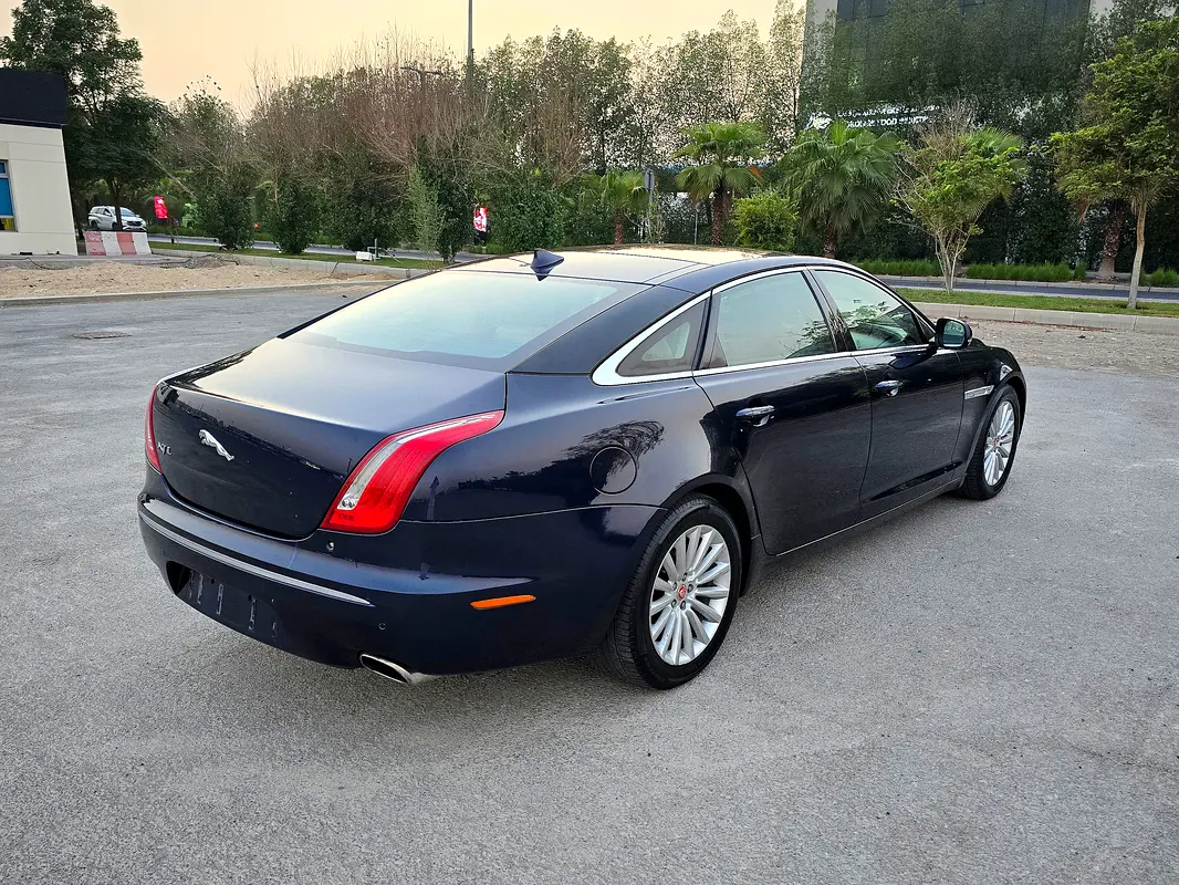 Jaguar XJ 2015 — photo 1 of 20