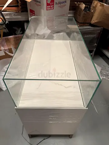 Mannequins’s and jewelry display cabinet