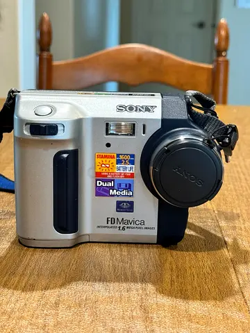 Vintage Sony Mavica FD92 Digital Camera