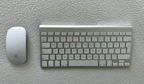 Apple Wireless Keyboard and Mouse Set