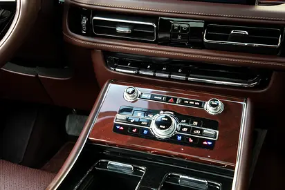 صورة 10 لـ 2023 Lincoln AVIATOR
