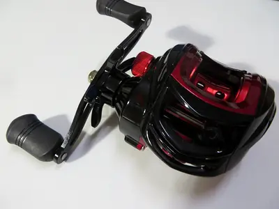 Baitcaster FIishing Reel Y l300 new