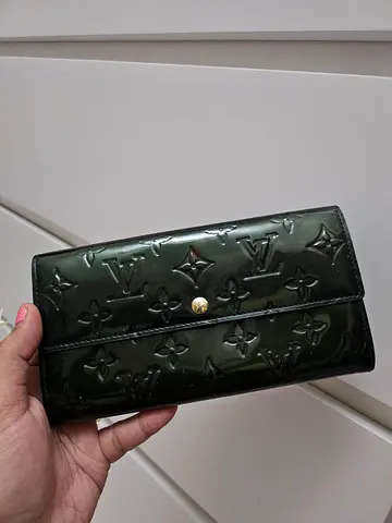 Authentic Louis Vuitton Wallet - Stylish  Functional!