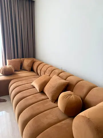 Luxurious Curved Velvet Sofa for Elegant Living Rooms