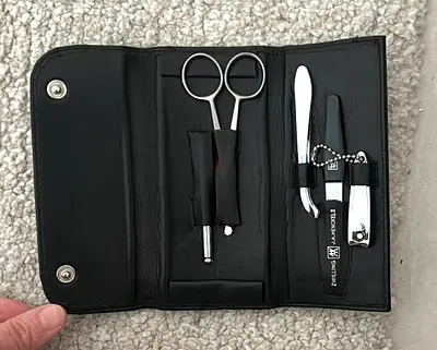 Zwilling J. A. Henckels Twinox Nappa L
3 Piece Manicure Pocket Case