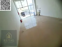 Shop for rent with a glass facade, good for all activities.